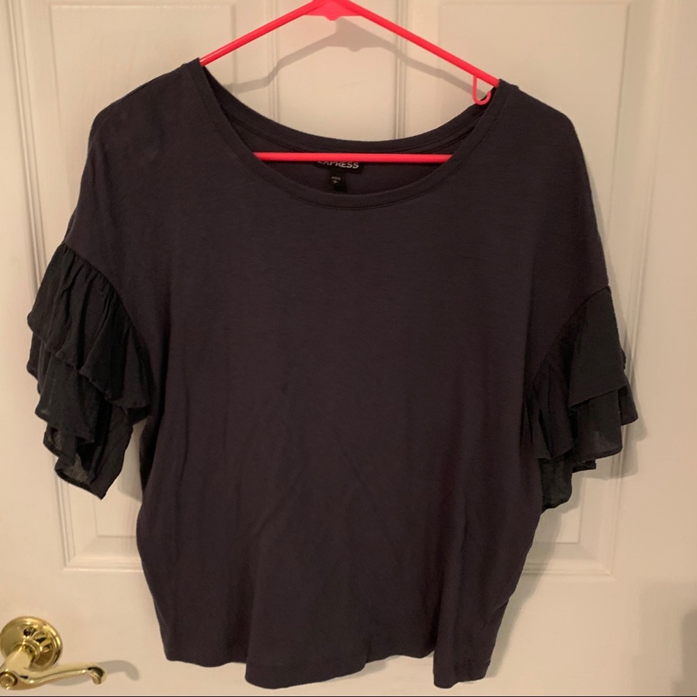 Ruffle sleeve tee